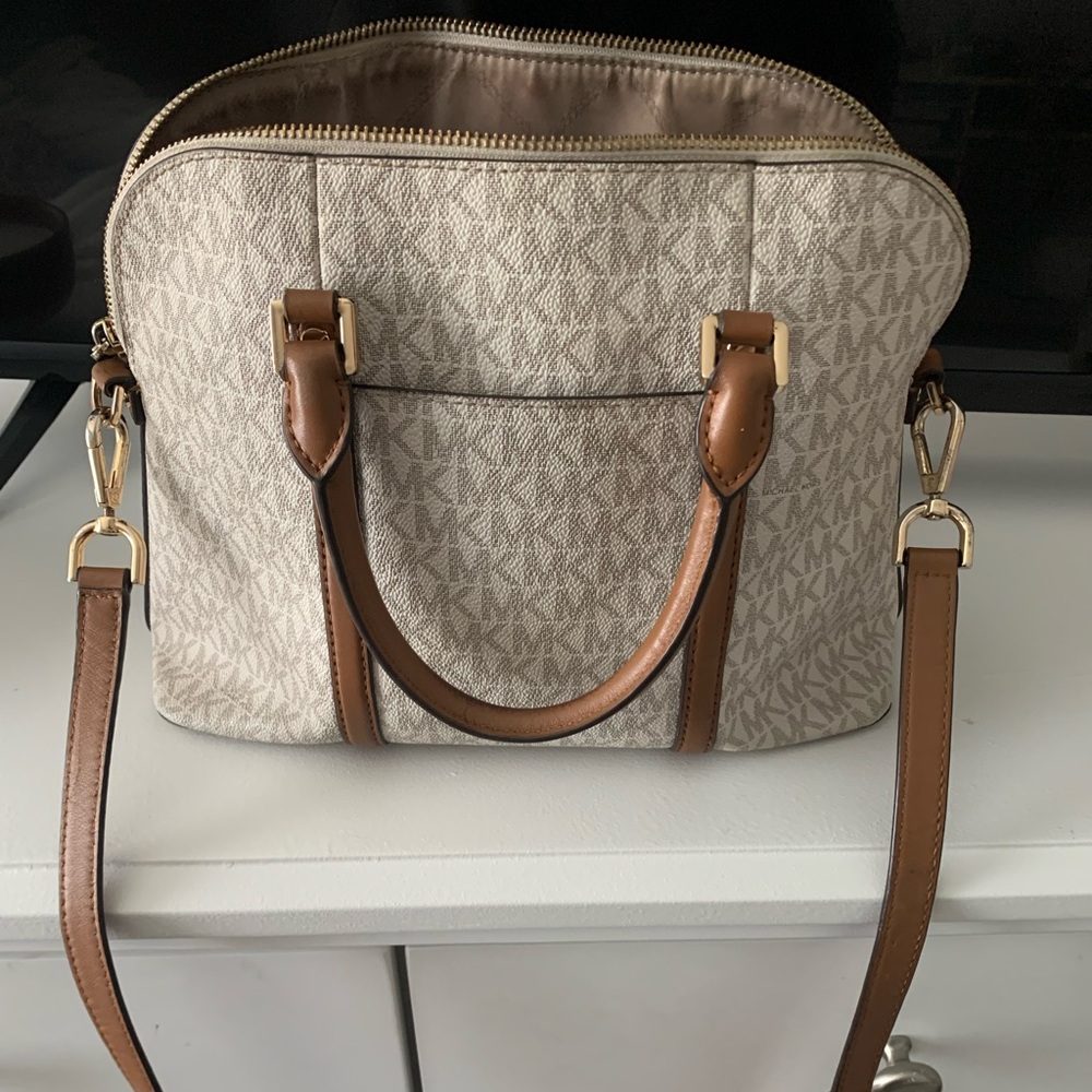 Micheal kors purse